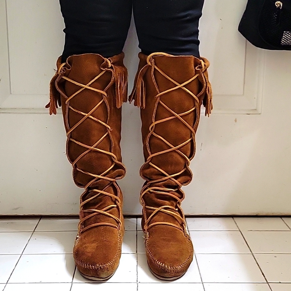 MINNETONKA MOCCASIN KNEE HIGH BOOT